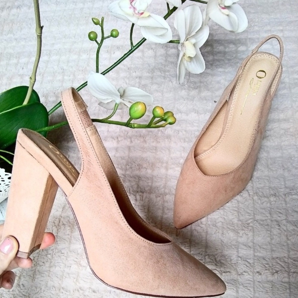 Olivia Ferguson Suede Nude Shoes size 8- Camel